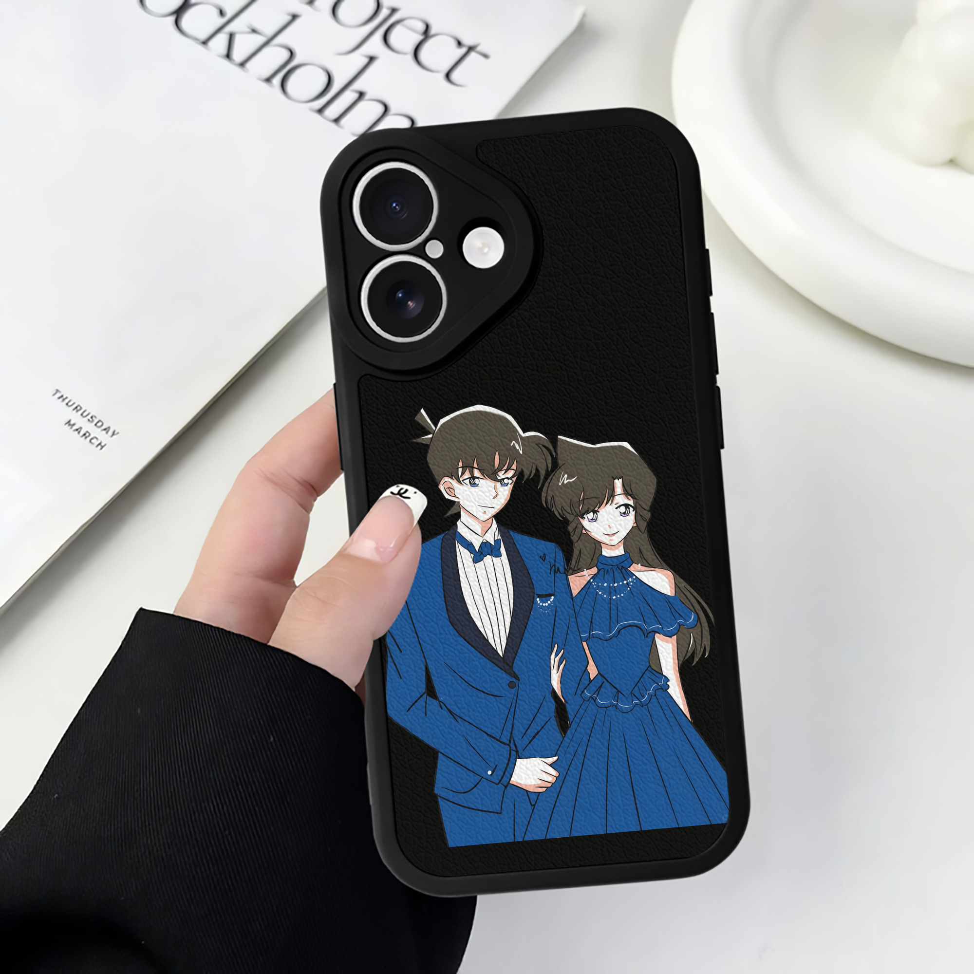 （画像用） 名探偵コナン 江戸川 コナン Detective Conan Conan Edogawa 【iPhone 16シリーズ対応】シリコンスマホケース（レザー調） 材質：シリコン